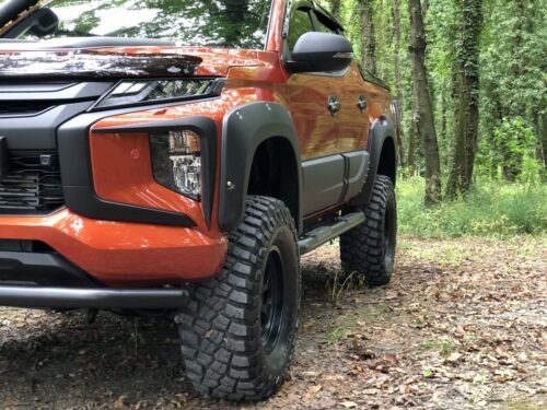 Mitsubishi L200 [19+] tiivalaiendid dek. Poldipeadega