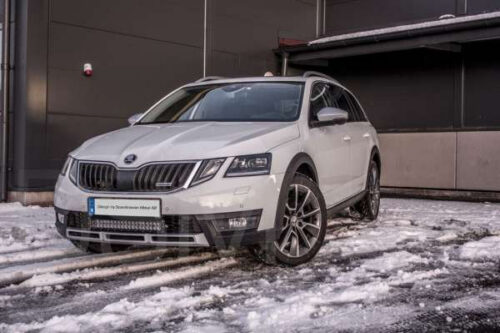 Škoda Octavia [18+] upotettava LED-kaukovalo